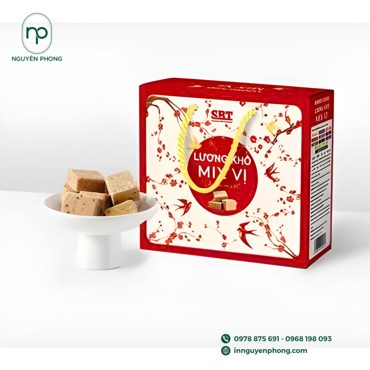 Mẫu hộp giấy đựng lương khô có quai dây dù 